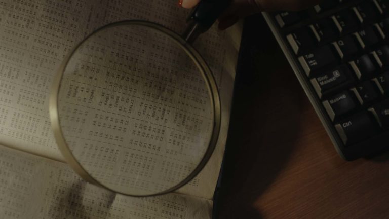 “Pod sretnom zvijezdom” – duhovito i nježno putovanje u svijet astrologije i sudbine dostupno online